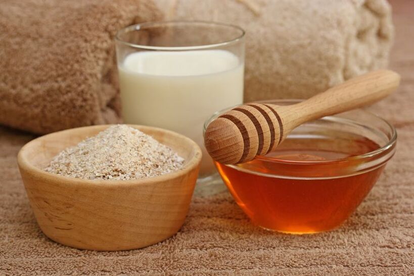 Honey and oatmeal for a rejuvenating hand mask